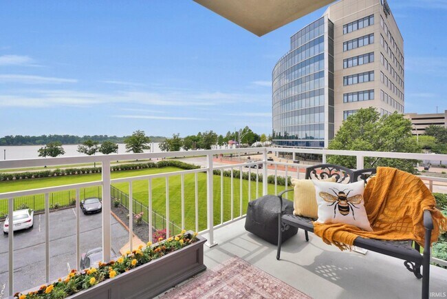Foto del edificio - 100 NW 1st St