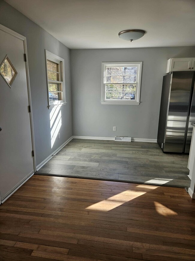 Entrada / Comedor - 110 McKinney Rd