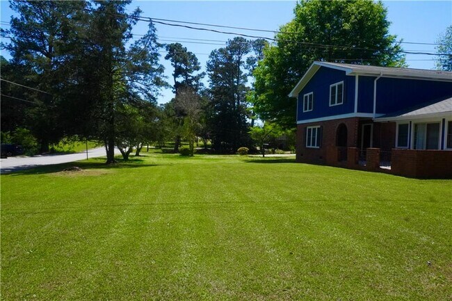 Foto del edificio - 2421 Fieldstone Dr SE