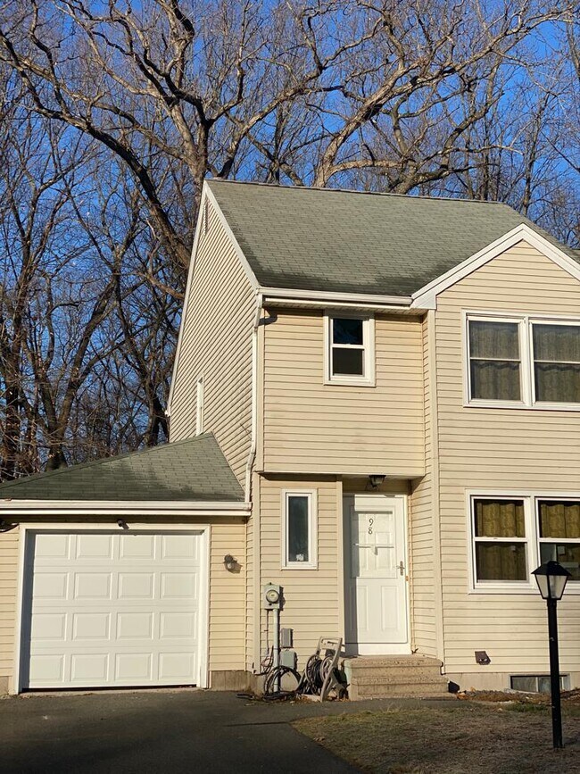 Attached Garage with outside 2 car parking - 98 Allen St