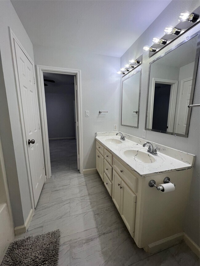 Building Photo - 4529 Galesburg St