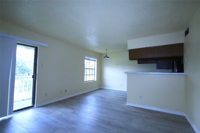 Foto del edificio - 2750 Holly Hall St