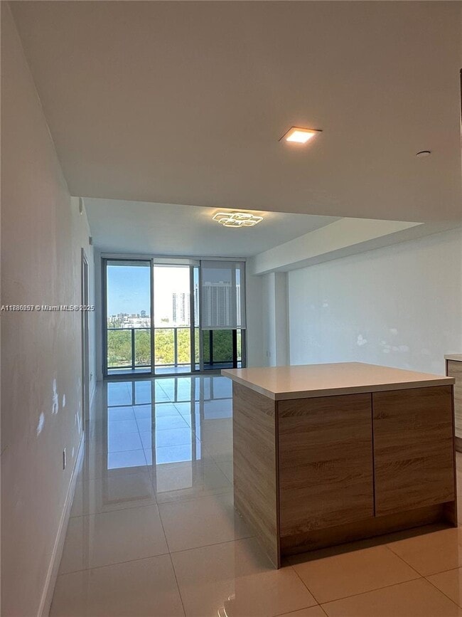 Photo - 16385 Biscayne Blvd Apartment