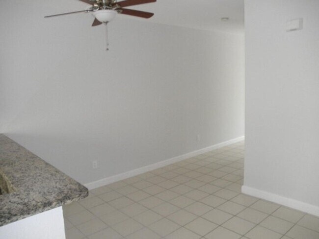 Building Photo - 1905 Shoma Dr