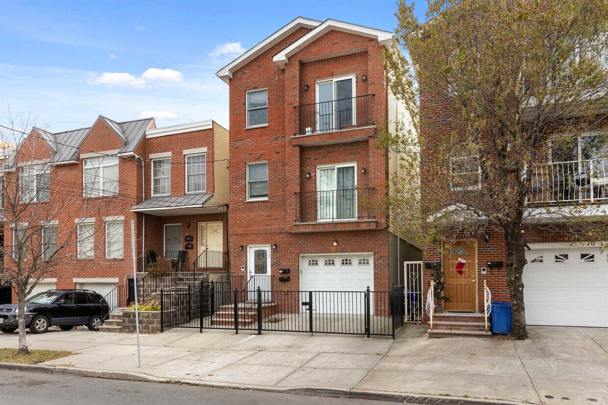 220 Pine St Unit 1, Jersey City, NJ 07304 Room for Rent in Jersey