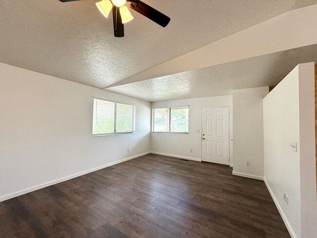 Building Photo - Nice home in Cliff Rose