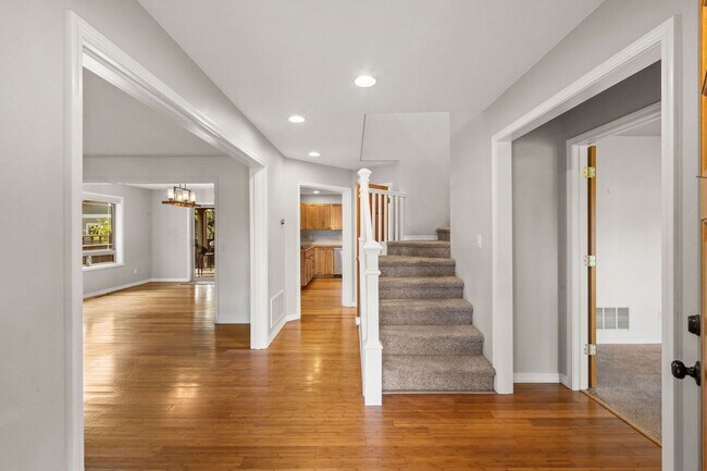 Foto del edificio - Spacious 3-Bedroom Home in Sought-After Valley West