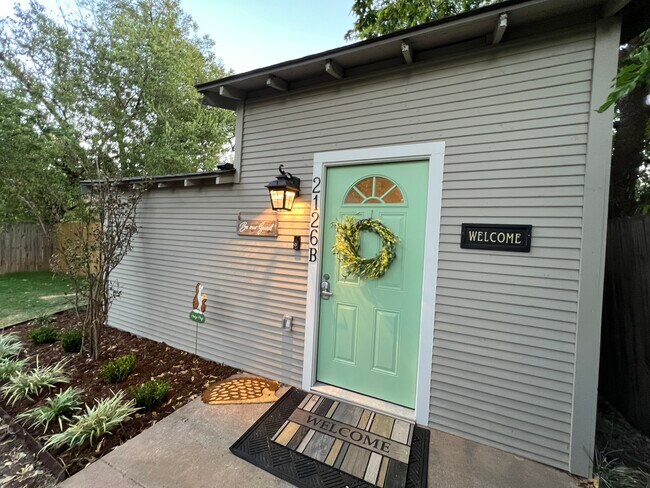 Beautifully furnished 1 bedroom 1 full bath tiny home - 2126 NW 16th St