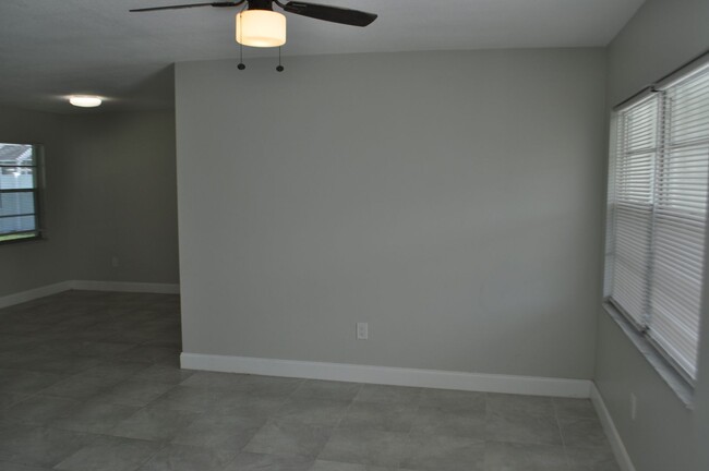 Building Photo - Updated Quaint Home