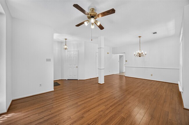 Foto del edificio - 88 Laughing Brook Ct