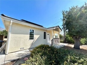 Building Photo - 512 S Old Ranch Rd