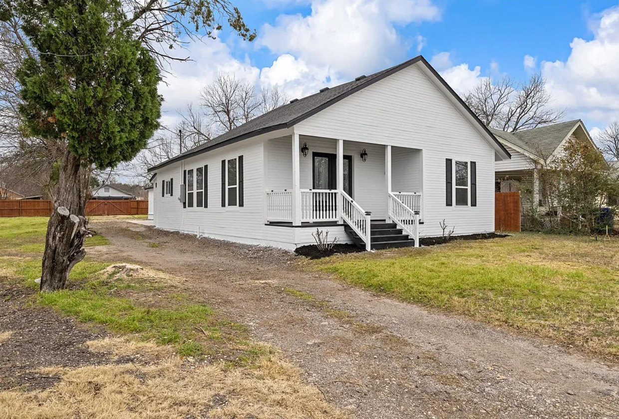 Primary Photo - 2212 Clay Ave