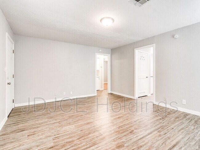 Foto del edificio - 536 E Northrup Dr