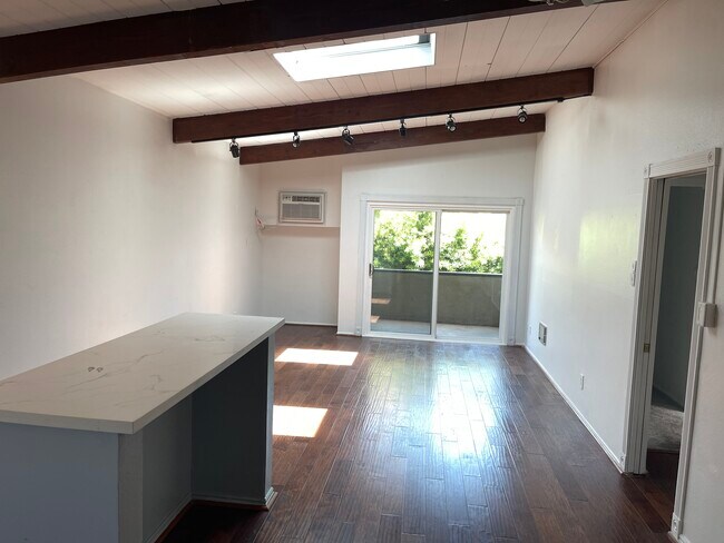 Building Photo - 12014 Kling St