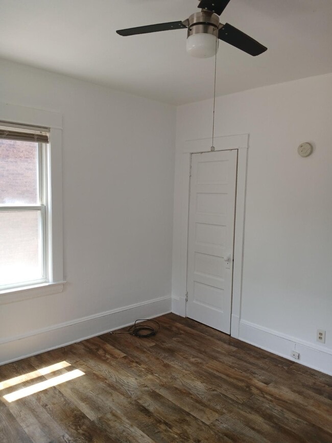 There are new windows - 2220 Murray Hill Rd