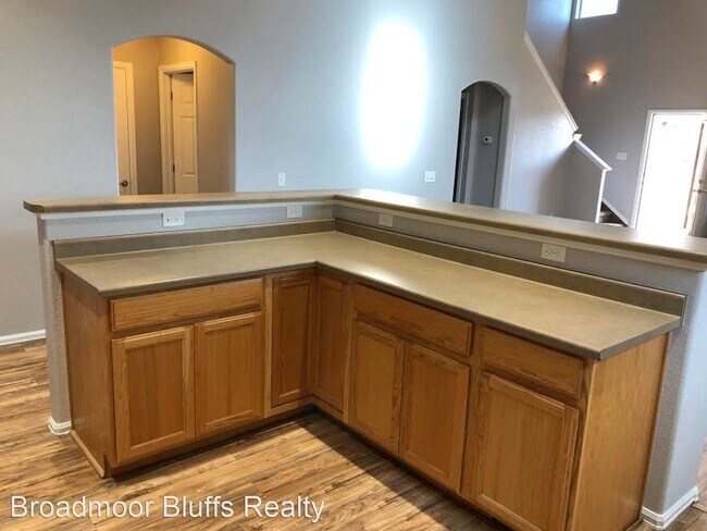 Foto del edificio - 5 br, 3.5 bath House - 6045 Santo Domingo Rd.