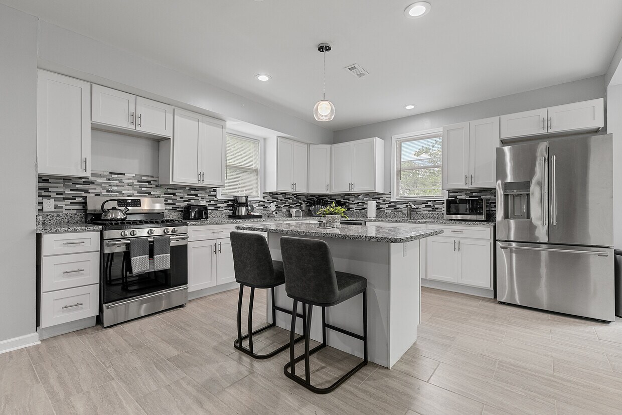 Foto principal - 711 Woodbourne Ave