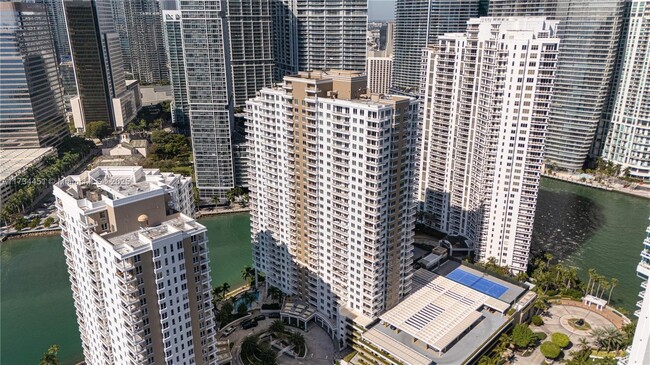 Foto del edificio - 801 Brickell Key Blvd