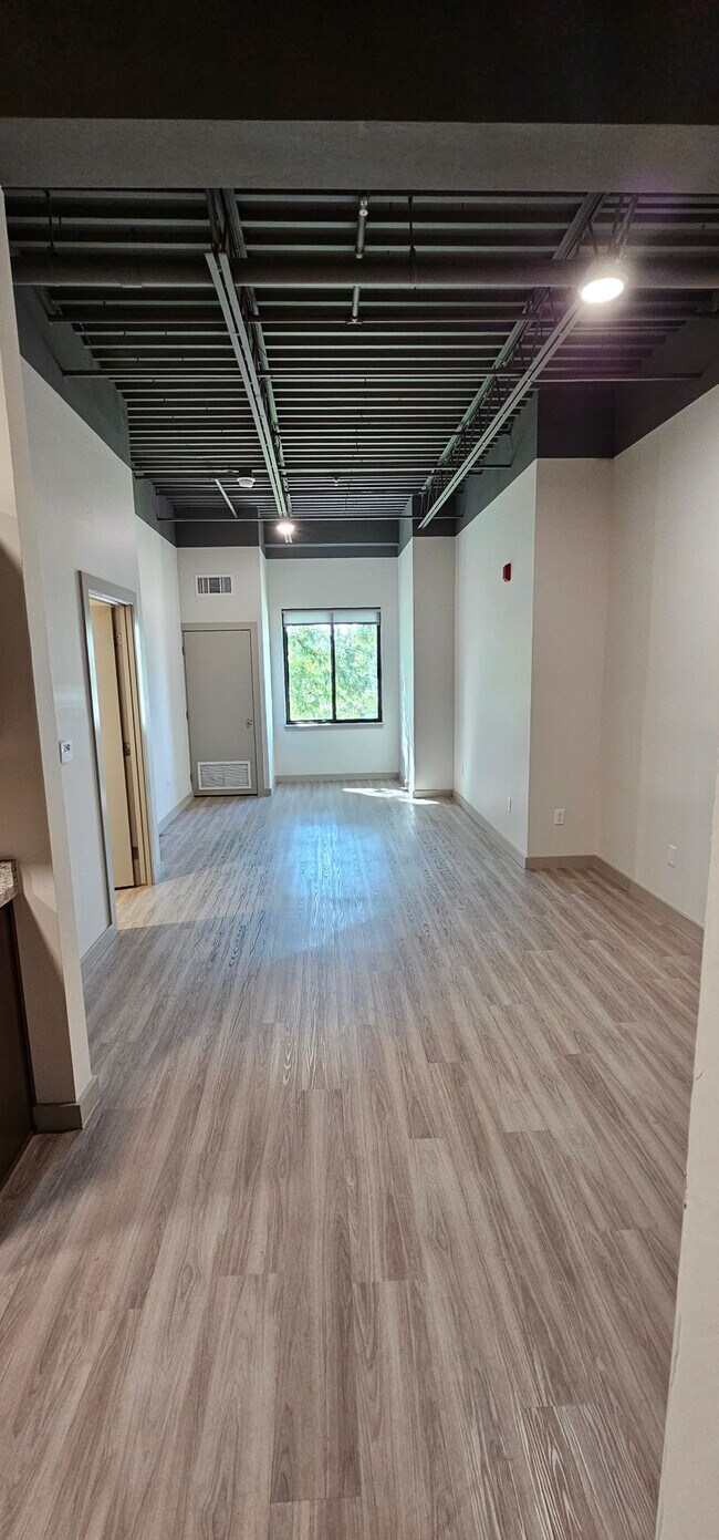 Building Photo - Modern Apartment in Midtown Billings!