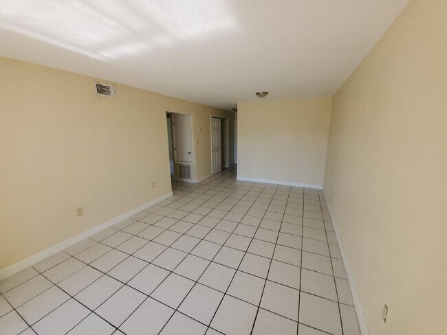 Foto del edificio - 290 Flower Ln