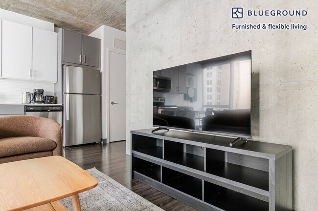 Foto del edificio - 215 W Lake St