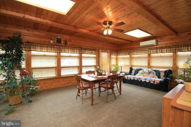 Building Photo - 452 Daretown Rd