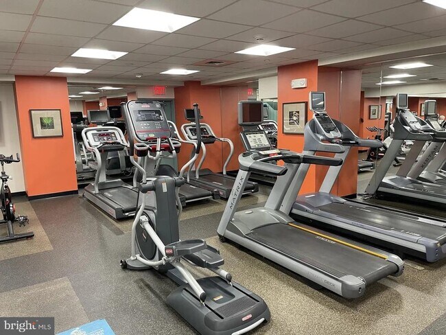 Building Photo - 220 Locust St