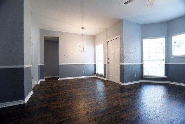 Building Photo - 1602 Sealy Ave