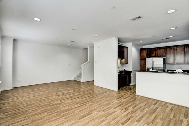 Building Photo - 3001 Murworth Dr