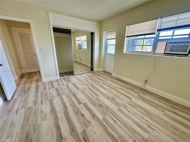 Foto del edificio - 5420 NE 22nd Terrace