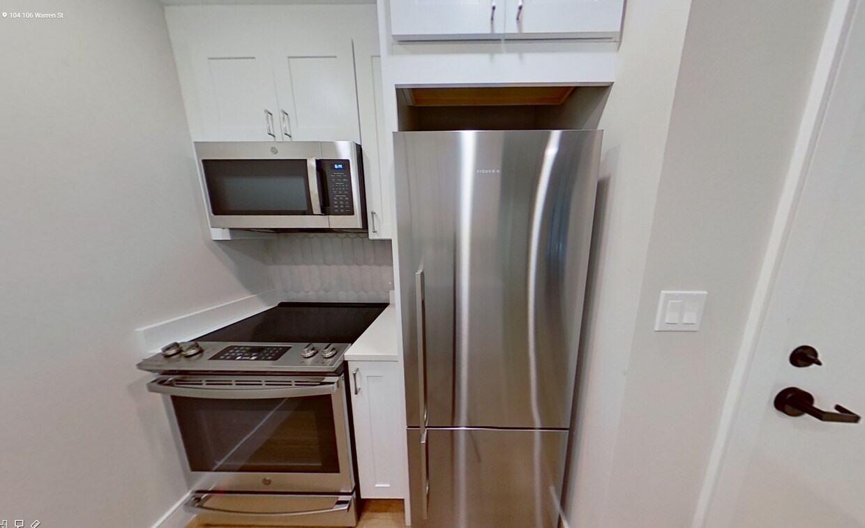 Primary Photo - 100 Warren St