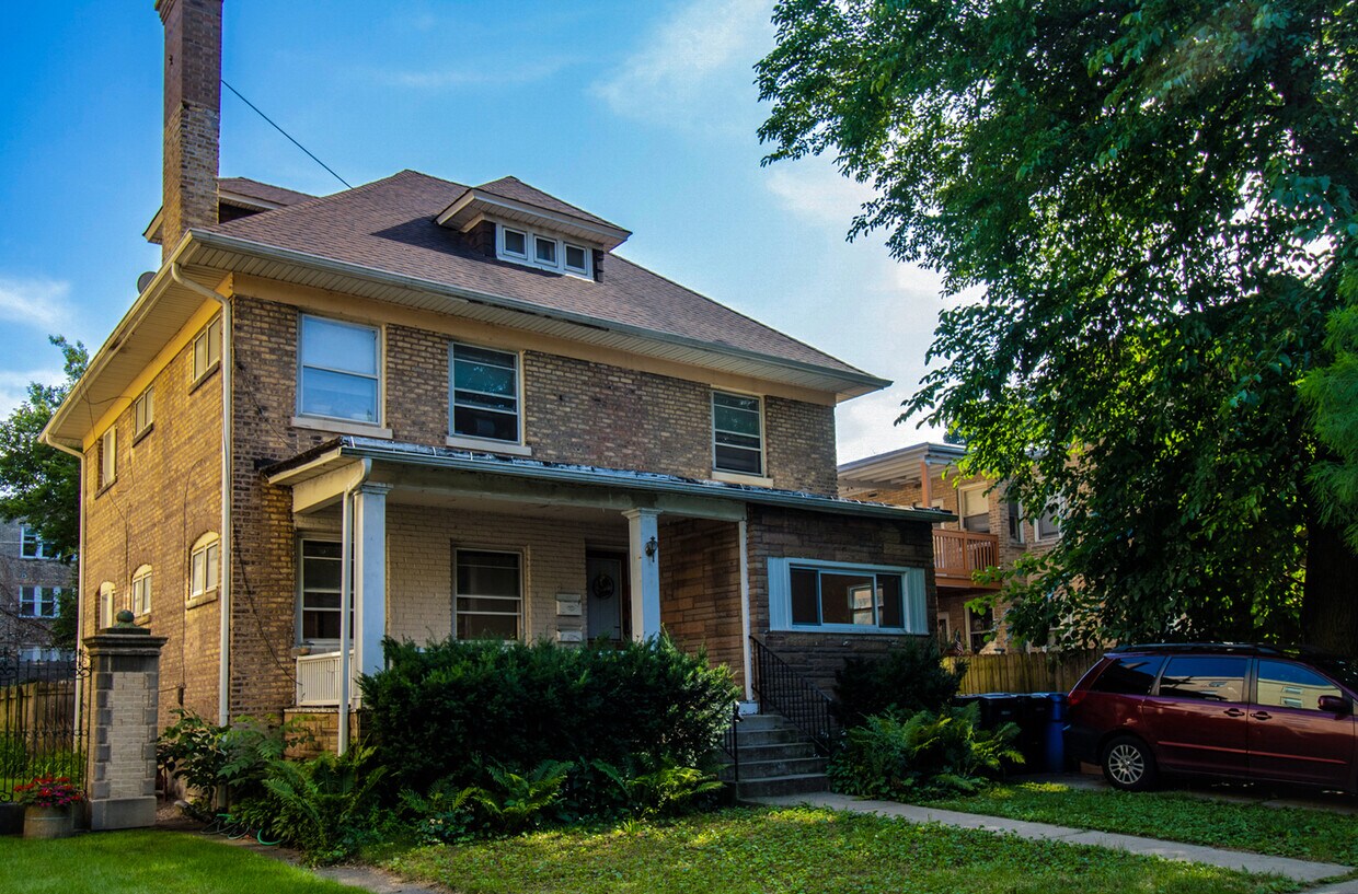 Foto principal - 1645 W Estes Ave