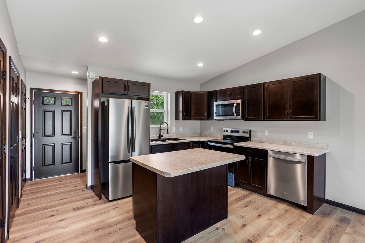 Foto principal - New Construction Home for Rent in Oshkosh, WI