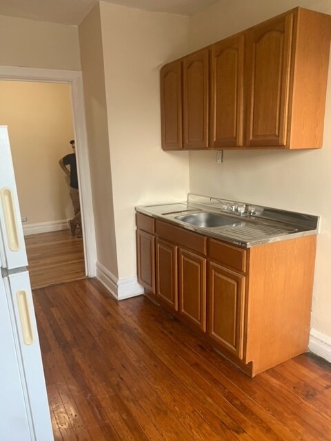 kitchen - 625 E 234th St