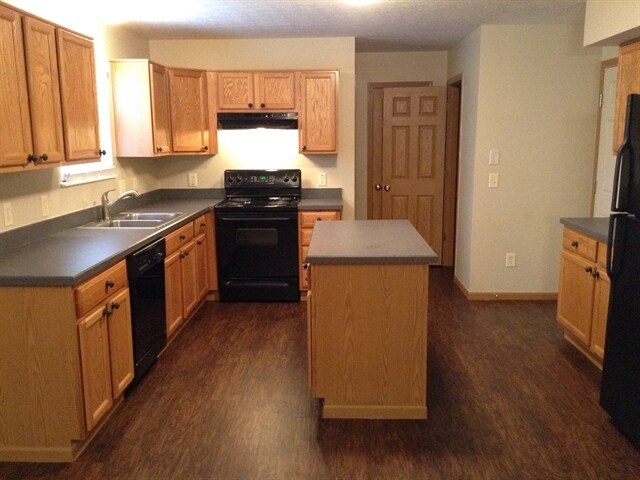 Building Photo - 1162 McNeil Dr