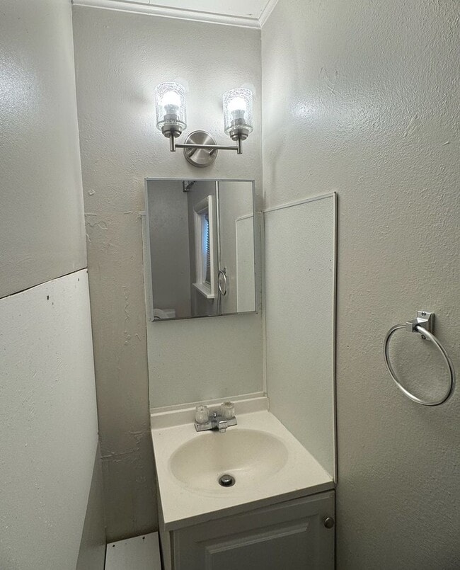 Building Photo - 1213 1/2 West Pine Street