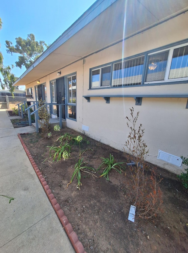 Primary Photo - 3818 Merrimac Ave