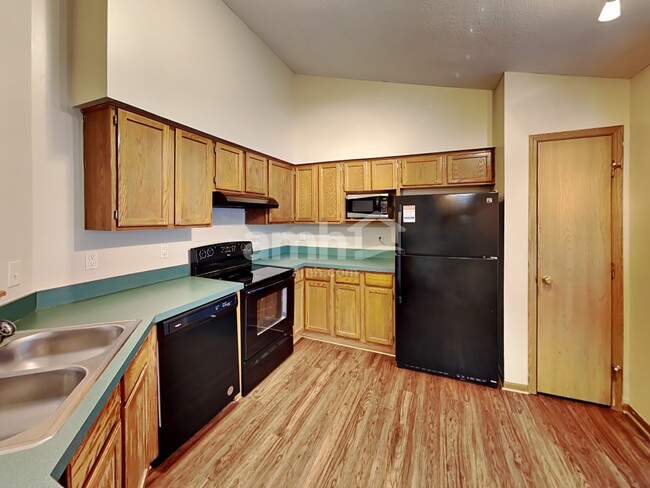 Building Photo - 6948 Kinston Dr