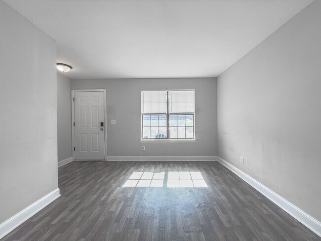 Foto del edificio - Updated 2BR West Ashley Townhome – Bright, Spacious & Move-In Ready!