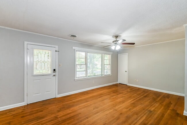 Building Photo - 828 S Mendenhall Rd