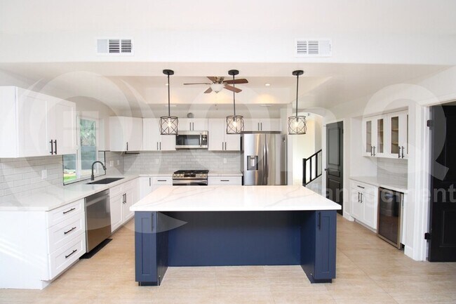 Building Photo - 2243 E Nora St