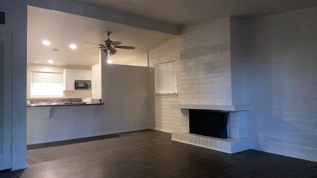 Building Photo - 7021 E Kirkland Dr