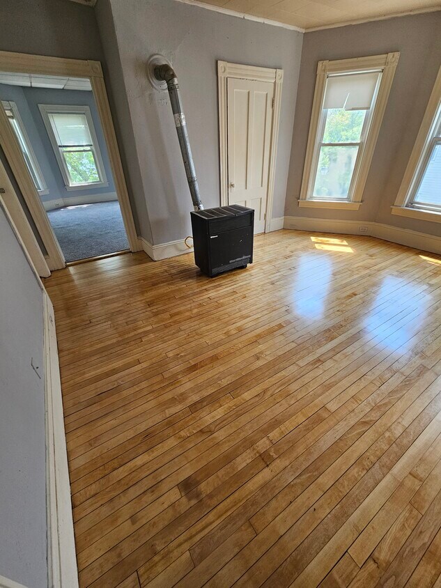 206 Bell St Unit 3, Manchester, NH 03103 Apartments in Manchester, NH