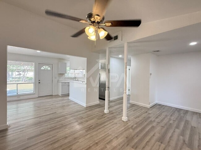 Foto del edificio - 2706 Lake Briar