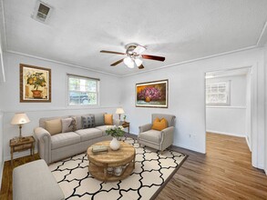 Building Photo - 102-104 N Riverside Dr