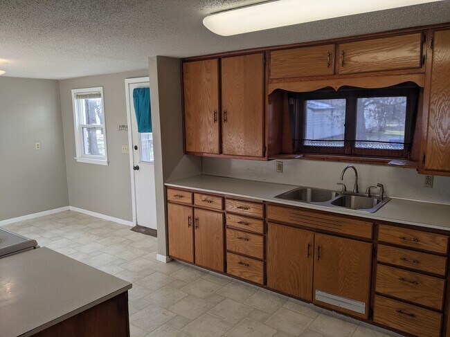 Kitchen/Dining - 1609 8th Ave S