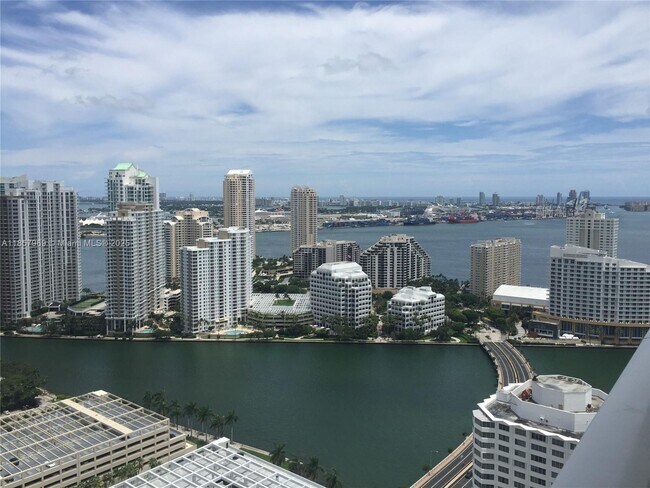 Foto del edificio - 950 Brickell Bay Dr