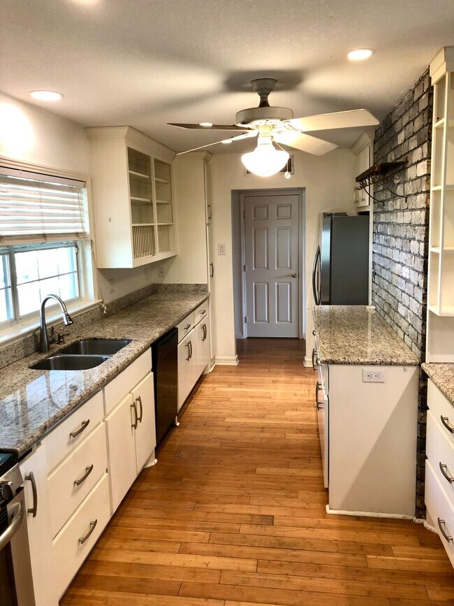 Building Photo - 6404 Shore Drive, Ocean Springs, MS 39564