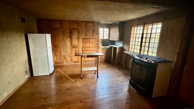 Building Photo - 45 Hoppen Rd