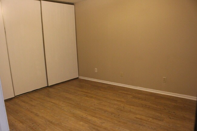 Building Photo - 1020 W McNeese St